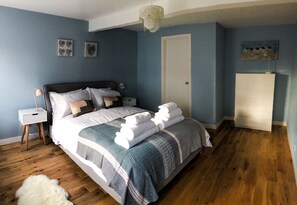 2 bedrooms, iron/ironing board, travel crib, free WiFi - Pretty period cottage with garden in conservation village near Elie (Leven)