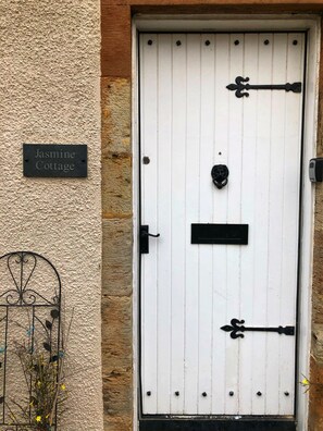 Exterior detail - Pretty period cottage with garden in conservation village near Elie (Leven)