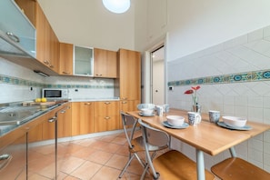 Køleskab, ovn, kogeplade, opvaskemaskine