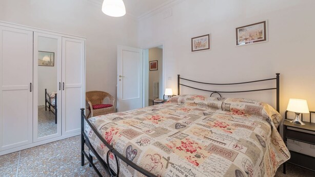 Unclassified image, 1 of 29, button - Saint Peter Rendez Vous (Roma)