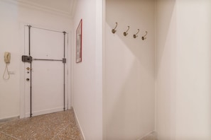 Unclassified image, 3 of 29, button - Saint Peter Rendez Vous (Roma)