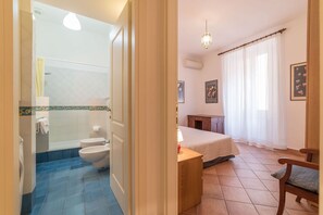 Doccia, asciugacapelli, bidet, asciugamani