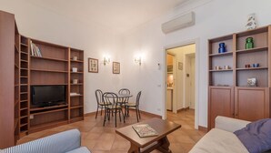 Unclassified image, 2 of 27, button - Monti 4pax Apartment - few steps from Colosseum (Roma)