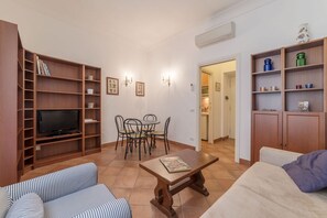 TV - Monti 4pax Apartment - few steps from Colosseum (Roma)