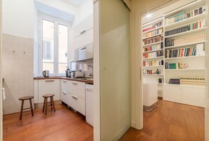 Kühlschrank, Ofen, Herdplatte, Geschirrspüler