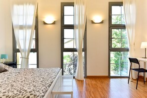 8 camere, Wi-Fi, lenzuola