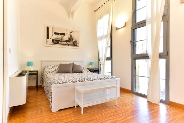 8 camere, Wi-Fi, lenzuola