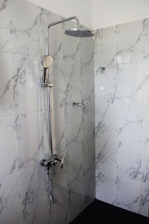 Douche de la salle de bain