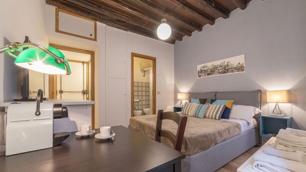 WiFi, bed sheets - Spanish Steps Cozy Studio (Roma)