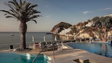 8 piscinas al aire libre, sillones reclinables de piscina