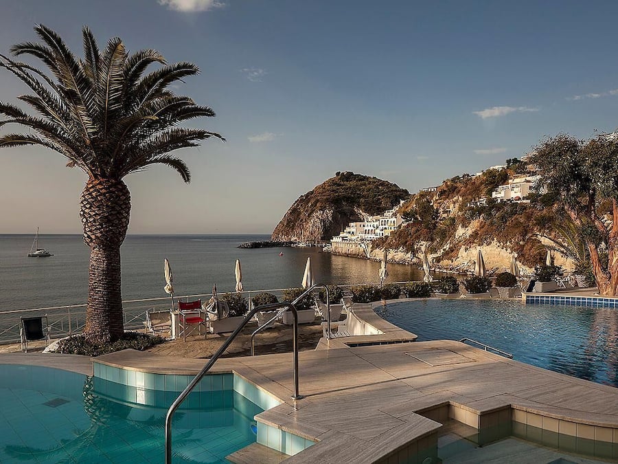 8 outdoor pools, open 9:00 AM to 6:00 PM, pool loungers
