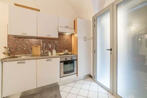 Réfrigérateur, four, plaque de cuisson, lave-vaisselle