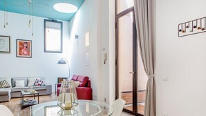 Interior - Via della Scala Secret Garden (Roma)