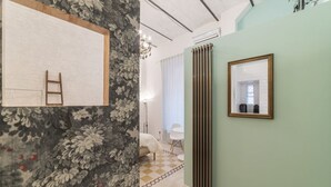 Interior - Romantic Vintage Colosseum Suite (Roma)
