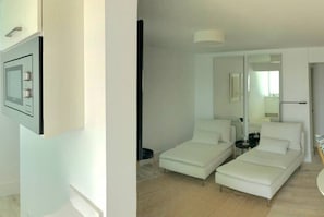 1 chambre, coffres-forts dans les chambres, fer et planche à repasser