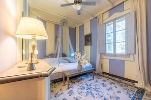 6 chambres, fer et planche à repasser, Wi-Fi, draps fournis