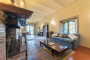 TV, fireplace, DVD player, stereo