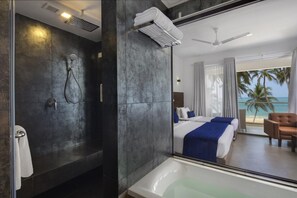 Deluxe Triple Room, 1 King Bed, Bathtub, Sea View | Bathroom | Shower, free toiletries, slippers, bidet - Serendivi Resort Villa (Kahandamodara)