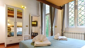 1 bedroom, iron/ironing board, WiFi, bed sheets - Spanish Steps Brand New Apartment with Terrace (Roma)