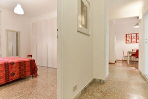 2 bedrooms, iron/ironing board, WiFi, bed sheets - Red & White Vatican Apartment (Roma)