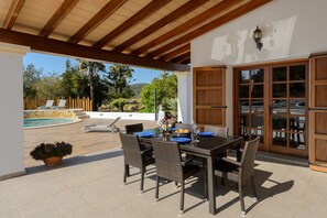 Outdoor dining - Villa Can Pepe Pujolet (Santa Gertrudis de Fruitera)