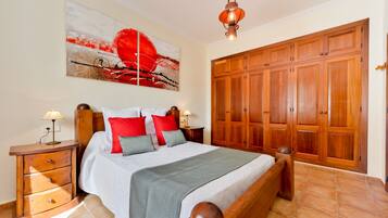 2 dormitorios, caja fuerte, tabla de planchar con plancha y wifi gratis