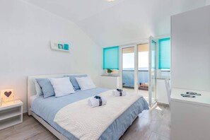 3 bedrooms, in-room safe, WiFi, bed sheets