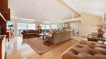 Televisión, chimenea