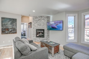 Televisión y chimenea