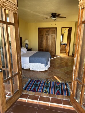 4 bedrooms, in-room safe, desk, free WiFi
