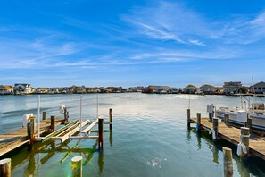 Marina - Bayfront mobile home with private dock, shared pools, & tennis court (Ocean City)