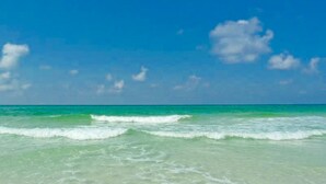 A beach with clear turquoise water and gentle waves. - ⭐Only 2 Blocks to Beach~Wraparound Porch + Top Deck~Inlet Rose (Rosemary Beach)