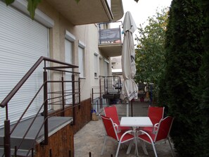 المنطقة المحيطة بالمنشأة