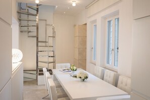 Appartement Élite, 2 chambres, vue sur la ville, dans la tour (Int. 5) | Salle à manger