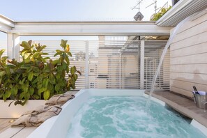 Appartement Élite, 2 chambres, vue sur la ville, dans la tour (Int. 5) | Baignoire à remous privée