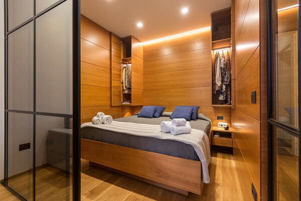 Deluxe-Apartment, 1 Schlafzimmer, Stadtblick (Int. 9) | 1 Schlafzimmer, italienische Bettbezüge von Frette