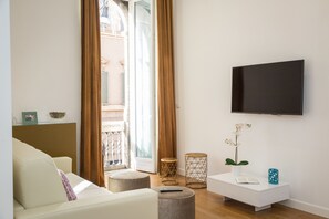 Apartemen, 1 kamar tidur, balkon (Int. 4) | Area keluarga | Smart TV 49-inci dengan saluran TV digital, TV, dan Netflix