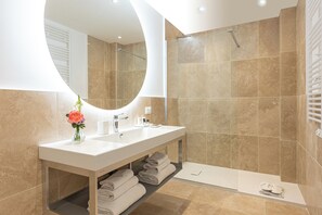 Bathroom - Amazing Piazza Venezia Suites (Rome)
