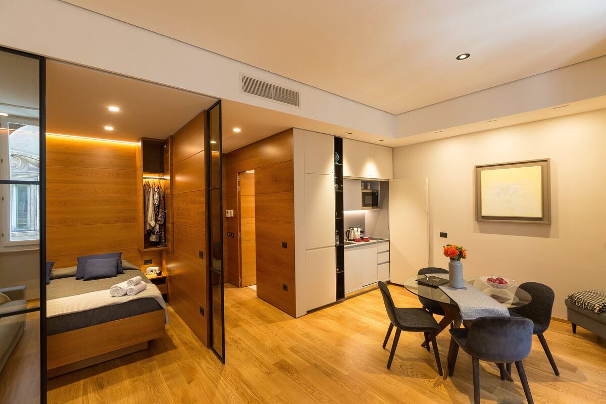 Deluxe Apartment, 1 Bedroom, City View (Int. 9) | 1 bedroom, Frette Italian sheets, premium bedding, down comforters