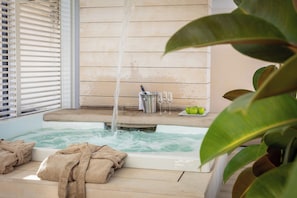 Private spa tub - Amazing Piazza Venezia Suites (Rome)