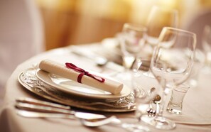 Tägliches Frühstücksbuffet (7 EUR pro Person)