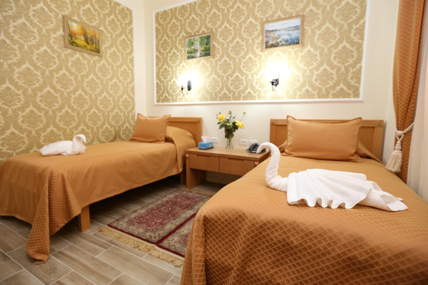 classic twin room, ensuite (twin deluxe) | premium bedding, select comfort beds, in-room safe, desk