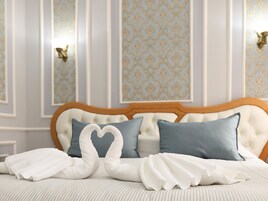 Suite Deluks, Bebas Asap Rokok | Seprai premium, tempat tidur Select Comfort, brankas, dan meja kerja