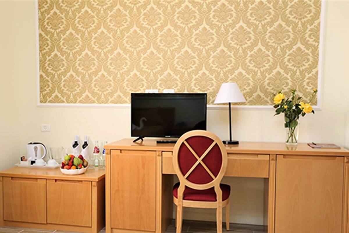 高級寢具、Select Comfort 床墊、客房內保險箱、書桌