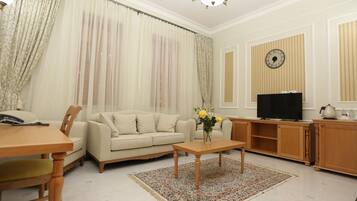 Junior Suite, Non Smoking | Premium bedding, Select Comfort beds, in-room safe, desk