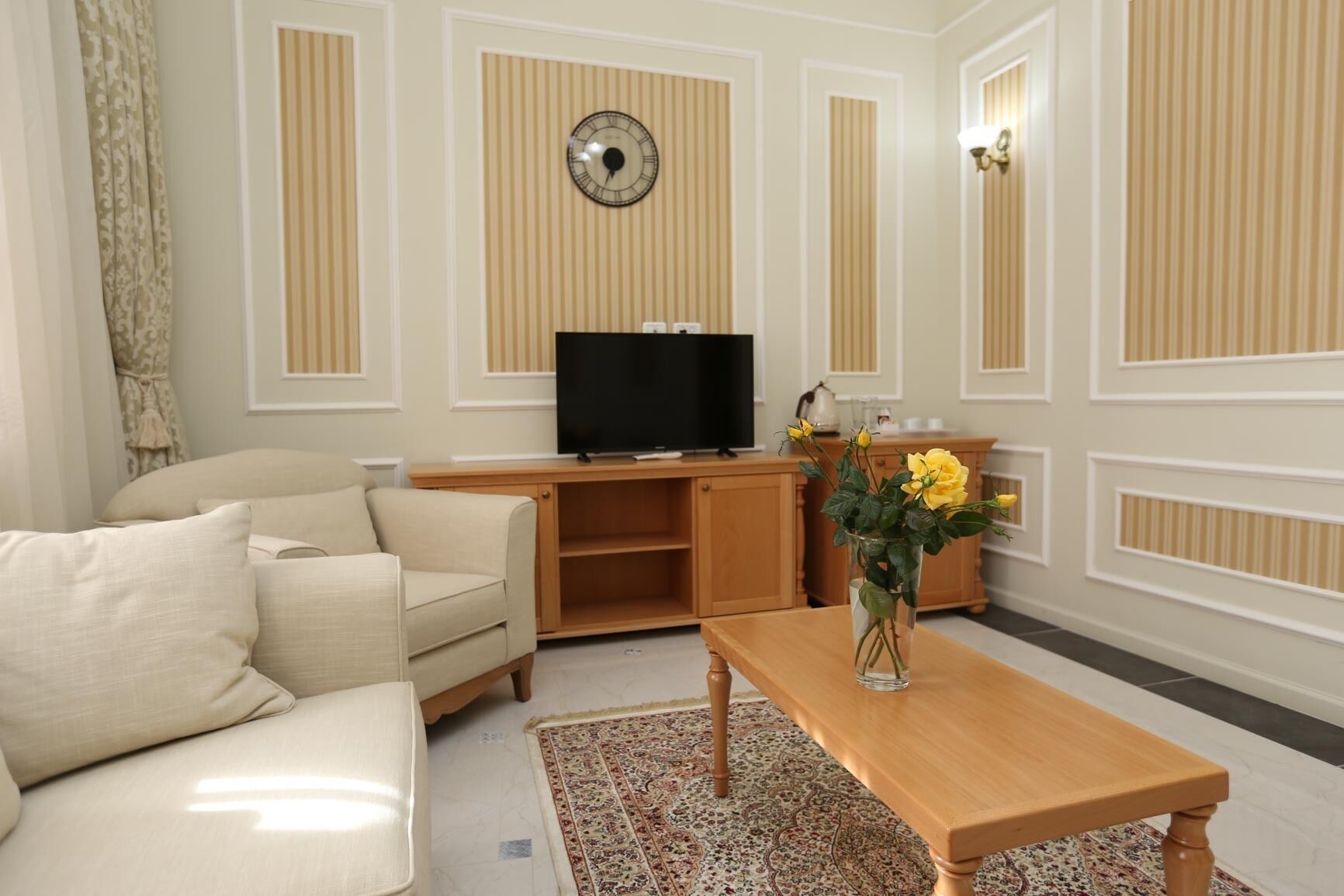 junior suite, non smoking | living room | 29-inch lcd tv with premium tv channels, tv