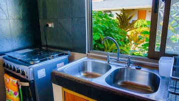 Apartment, Multiple Beds, Non Smoking, Garden View (Ariki) | Private kitchen | Microwave, oven, stovetop, electric kettle