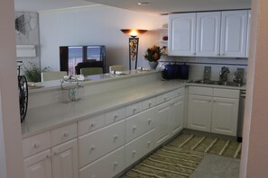 Townhome, 2 Bedrooms | Private kitchen | Fridge, microwave, oven, stovetop