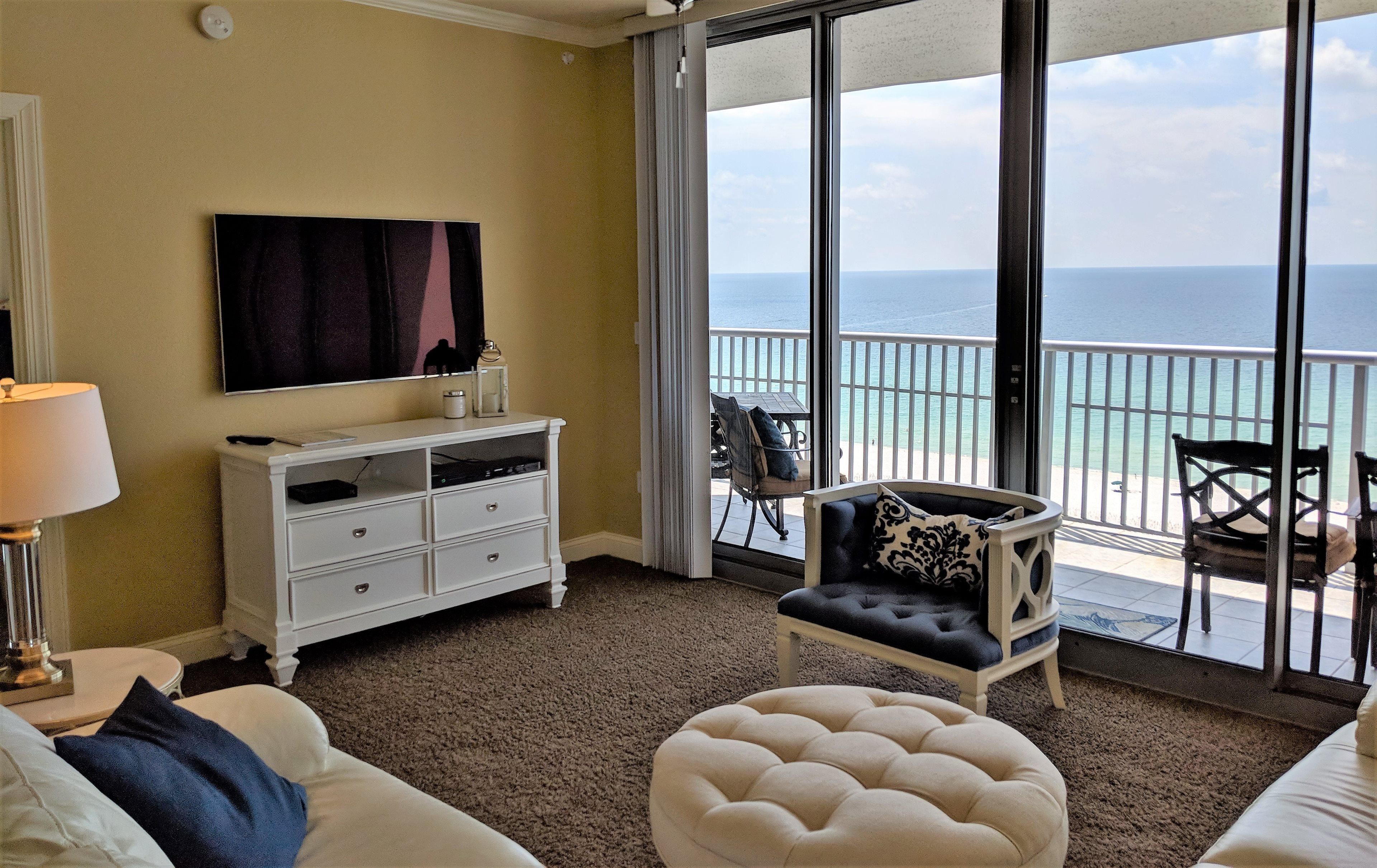 Condo, 3 Bedrooms | Ruang tamu | TV skrin rata 