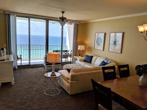 Leilighet, 3 soverom | Oppholdsområde | Flatskjerm-TV